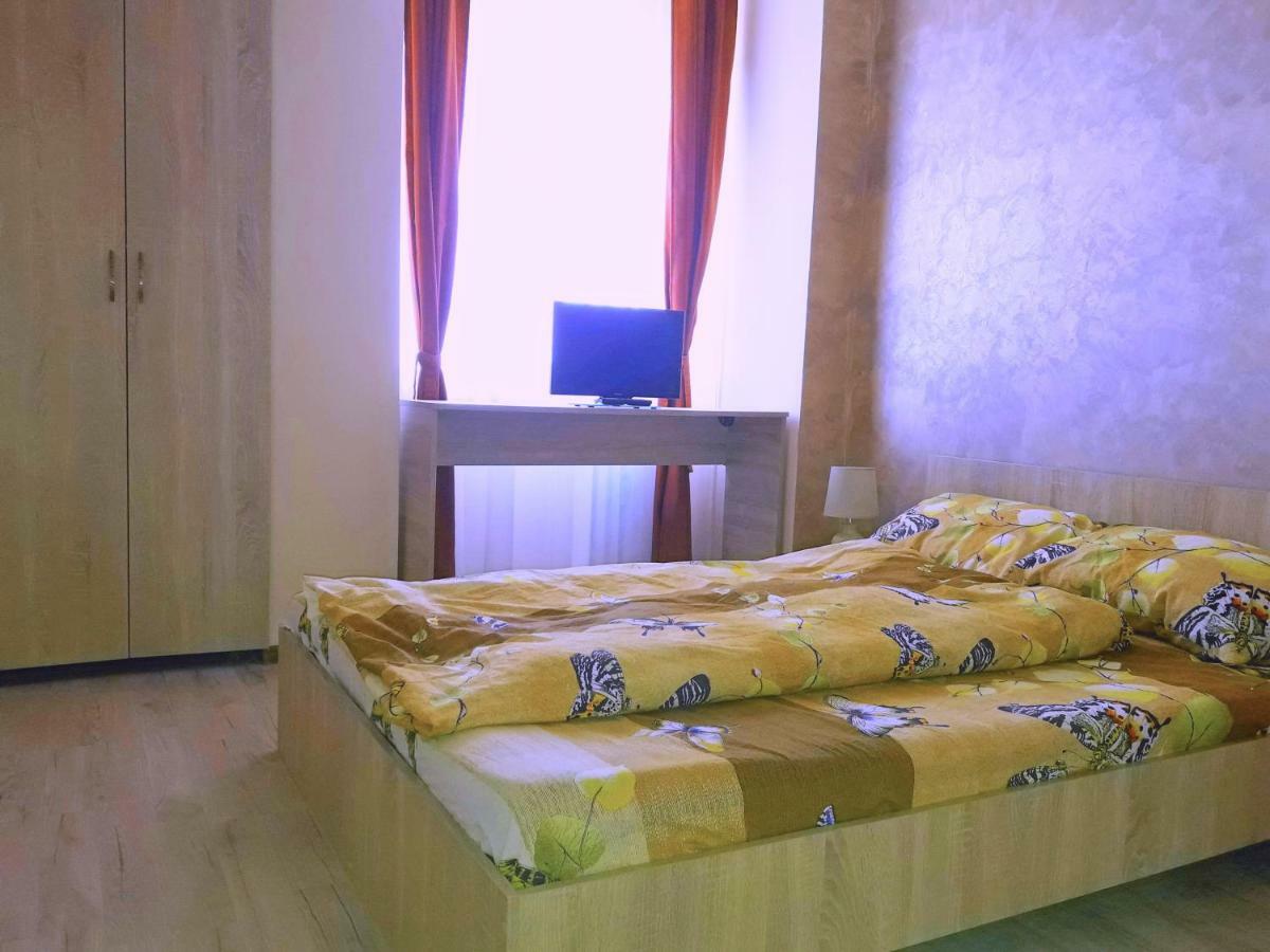 Ana'S Apartment Орадя Экстерьер фото