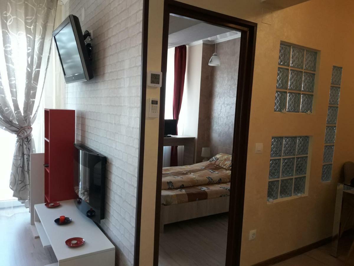 Ana'S Apartment Орадя Экстерьер фото
